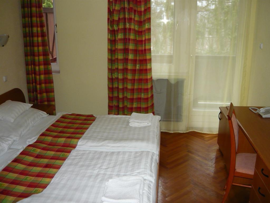 Ezuestfenyo Hotel Telkibánya Εξωτερικό φωτογραφία